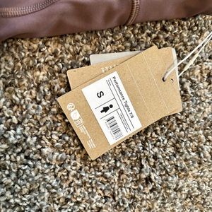 On Running Women’s Performance Tights 7/8 Grape Size Small Brand New With Tags